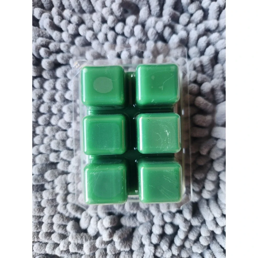 Better Homes & Gardens Vanilla Spruce‎ Green Wax Melts 2.5oz NEW